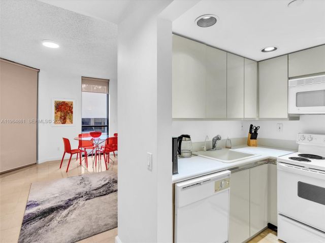 Apartment for sale  Unit #305 - photo 7445868