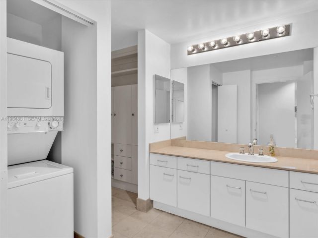 Apartment for sale  Unit #305 - photo 7445870