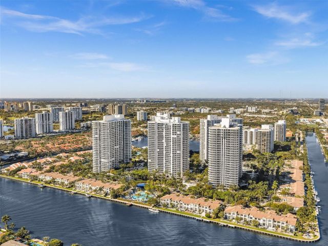 Apartment for sale  Unit #305 - photo 7445881