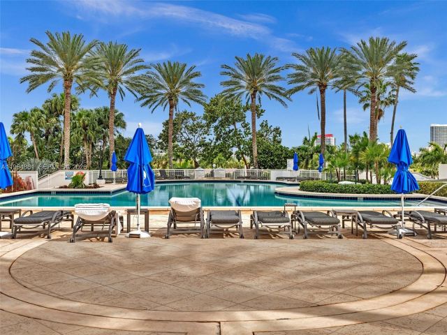 Apartment for sale  Unit #305 - photo 7445884