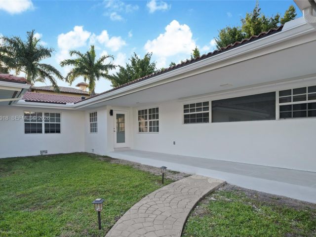 Home for rent at 52 Camden Dr - photo 7477233