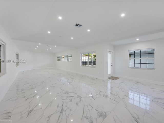 Home for rent at 52 Camden Dr - photo 7477234