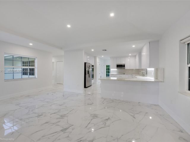 Home for rent at 52 Camden Dr - photo 7477237