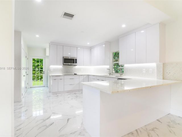 Home for rent at 52 Camden Dr - photo 7477238