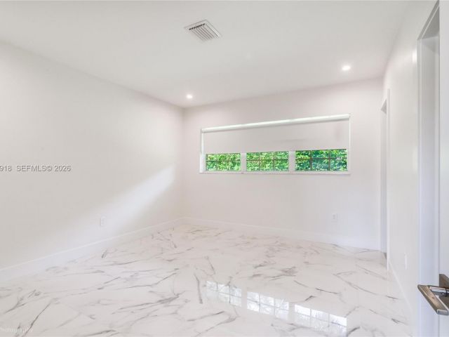 Home for rent at 52 Camden Dr - photo 7477242