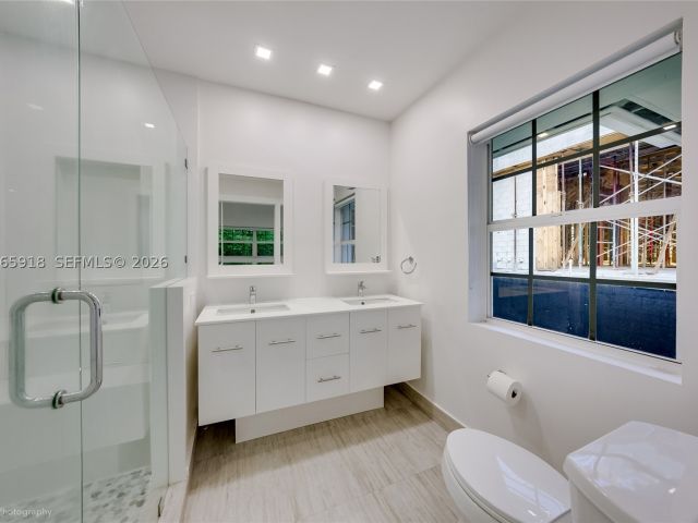 4-bedroom home for rent in Bal Harbour - 52 Camden Dr - MondialRealty