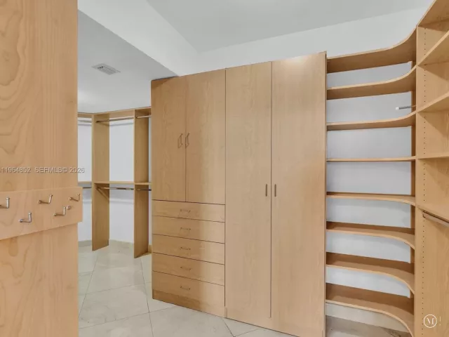 3-bedroom condo for sale in Aventura - 21150 Point Pl 2601 - MondialRealty