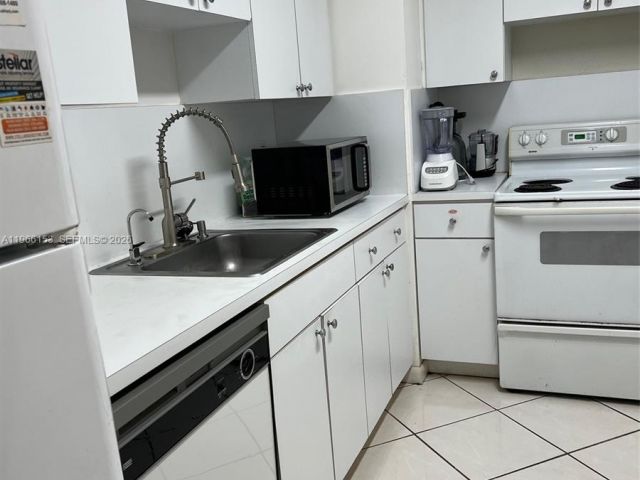 Apartment for sale  Unit #302 - photo 7506664