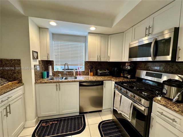 3-bedroom home for rent in Miami - 6712 SW 114th Ave - MondialRealty