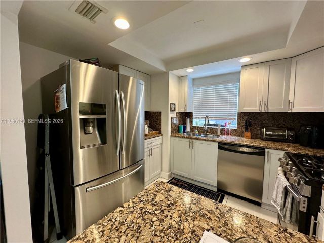 3-bedroom home for rent in Miami - 6712 SW 114th Ave - MondialRealty