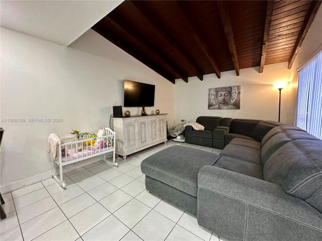 3-bedroom home for rent in Miami - 6712 SW 114th Ave - MondialRealty