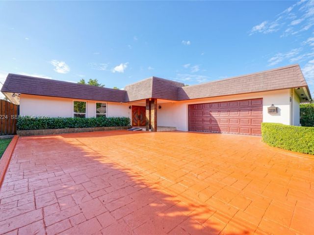 Home for rent at 5826 SW 17th St 0 - photo 7445518