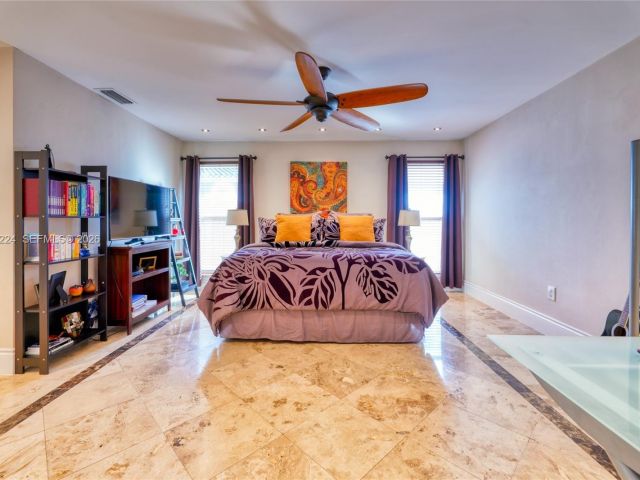 Home for rent at 5826 SW 17th St 0 - photo 7445535