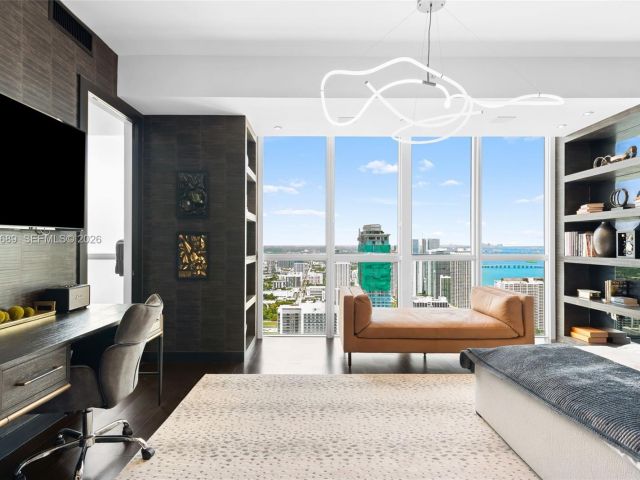 Apartment for sale  Unit #5706 - photo 7483750