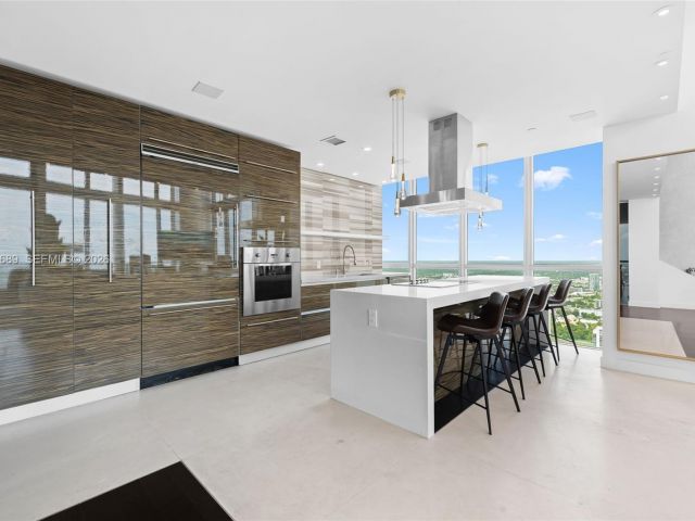 Apartment for sale  Unit #5706 - photo 7483754