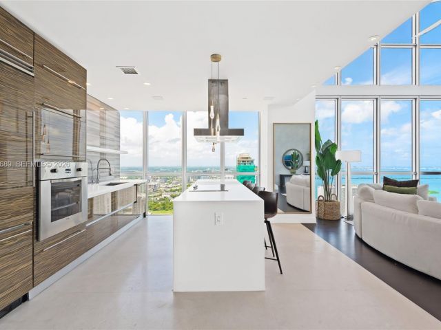 Apartment for sale  Unit #5706 - photo 7483755