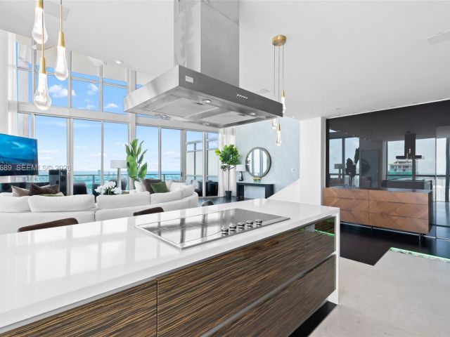 Apartment for sale  Unit #5706 - photo 7483756