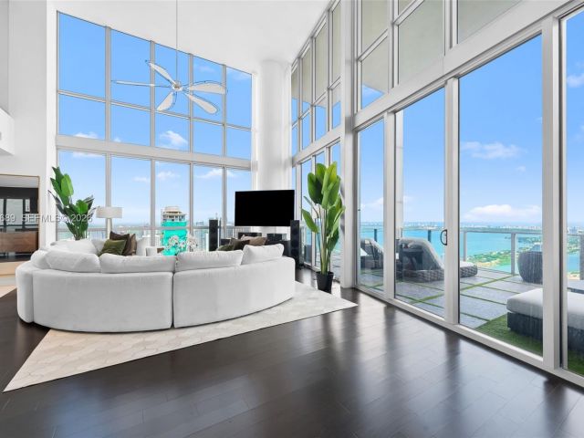 Apartment for sale  Unit #5706 - photo 7483757