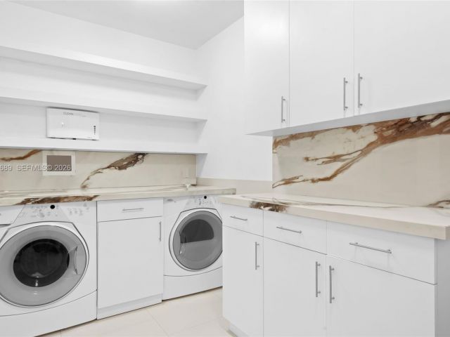 Apartment for sale  Unit #5706 - photo 7483760