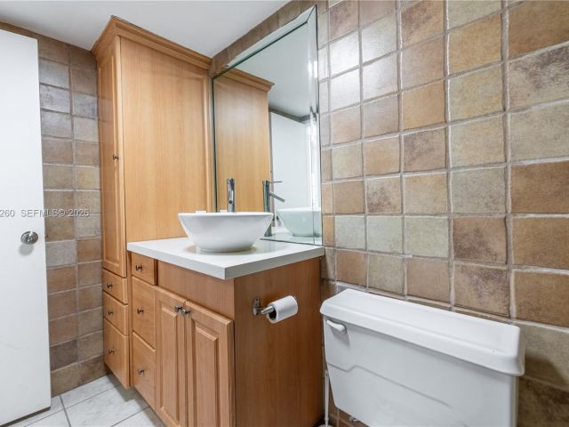 Apartment for rent  Unit #718 - photo 7437914