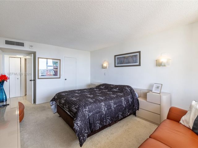 Apartment for rent  Unit #718 - photo 7437918