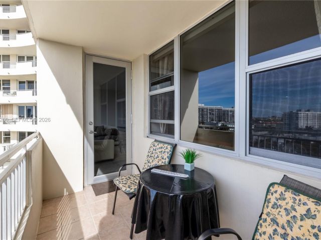 Apartment for rent  Unit #718 - photo 7437919