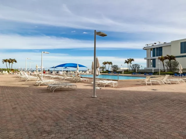 1-bedroom condo for rent in Hallandale Beach - 3180 S Ocean Dr 718 - MondialRealty
