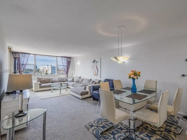 1-bedroom condo for rent in Hallandale Beach - 3180 S Ocean Dr 718 - MondialRealty