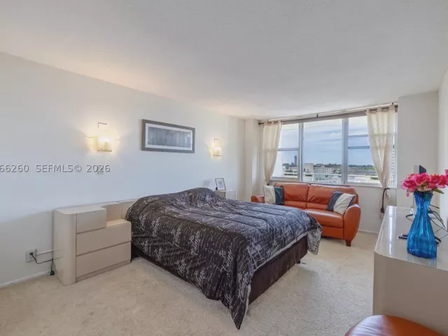 1-bedroom condo for rent in Hallandale Beach - 3180 S Ocean Dr 718 - MondialRealty
