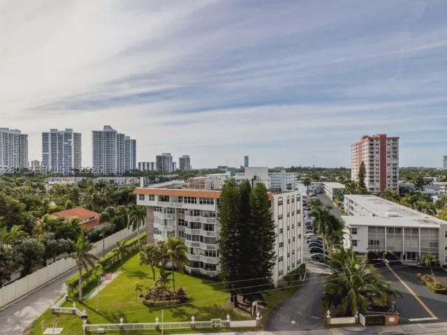 1-bedroom condo for rent in Hallandale Beach - 3180 S Ocean Dr 718 - MondialRealty