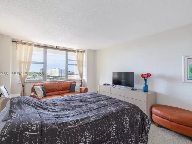 1-bedroom condo for rent in Hallandale Beach - 3180 S Ocean Dr 718 - MondialRealty