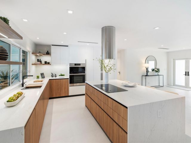 Home for sale at 19721 NE 23rd Ave - photo 7437514