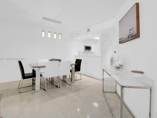 Apartment for sale  Unit #1003 - photo 7438242