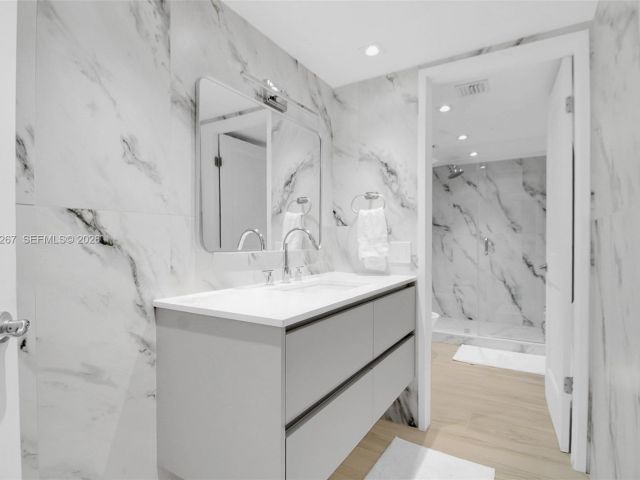 Apartment for sale  Unit #1003 - photo 7438250