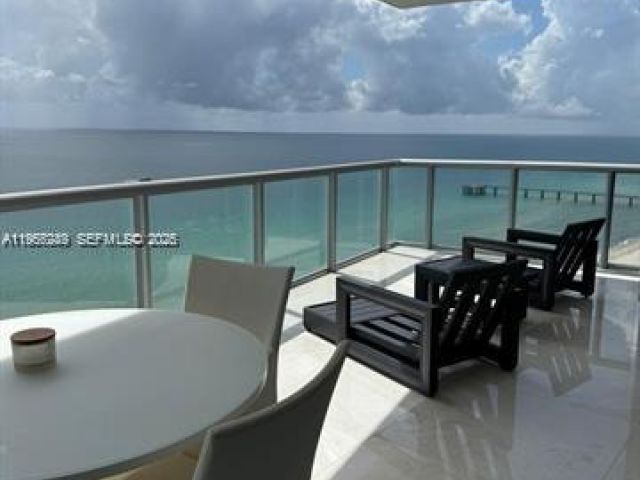 Apartment for rent  Unit #1702 - photo 7437417