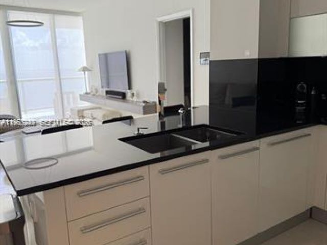 Apartment for rent  Unit #1702 - photo 7437421