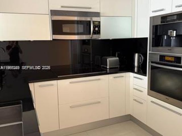 Apartment for rent  Unit #1702 - photo 7437422