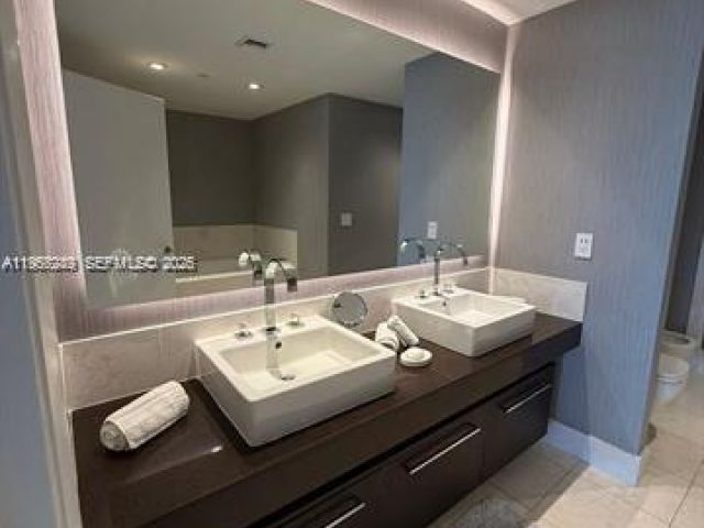 Apartment for rent  Unit #1702 - photo 7437427