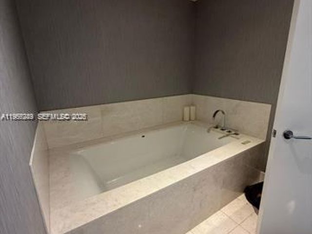 Apartment for rent  Unit #1702 - photo 7437428