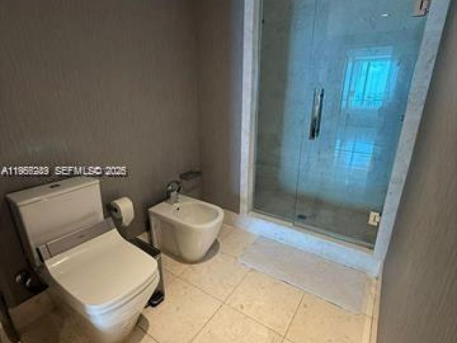 Apartment for rent  Unit #1702 - photo 7437429