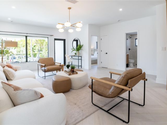 Home for rent at 1420 SW 17th St 0 - photo 7437586