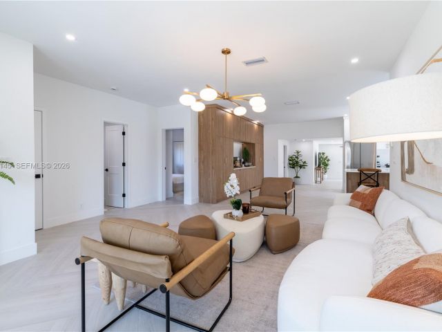 Home for rent at 1420 SW 17th St 0 - photo 7437588