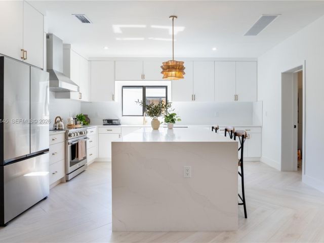 Home for rent at 1420 SW 17th St 0 - photo 7437590