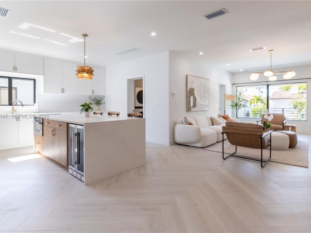 Home for rent at 1420 SW 17th St 0 - photo 7437595