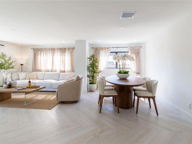 Home for rent at 1420 SW 17th St 0 - photo 7437599