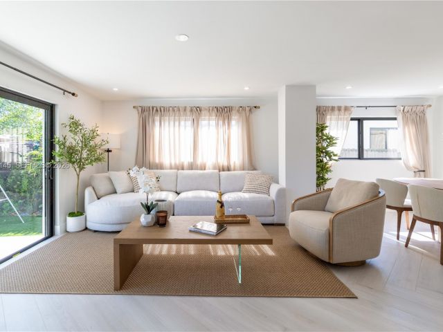 Home for rent at 1420 SW 17th St 0 - photo 7437602