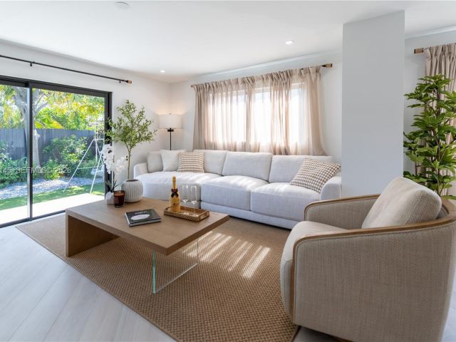 Home for rent at 1420 SW 17th St 0 - photo 7437603