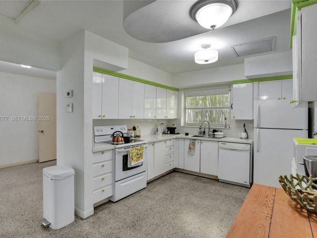 Home for sale at 18500 NE 23rd Ct - photo 7437492