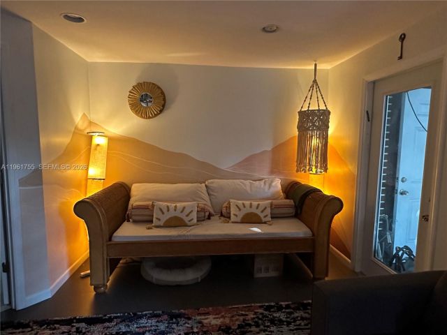 Home for rent at 723 NE 62nd St TH-1 - photo 7437529