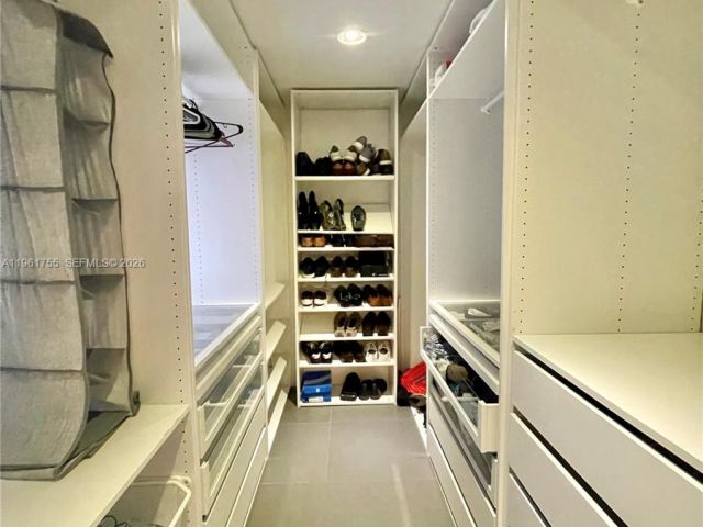 Home for rent at 723 NE 62nd St TH-1 - photo 7437535